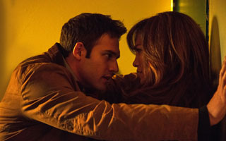 Phim - Jennifer Lopez mắc lưới tình “phi công trẻ” trong phim mới