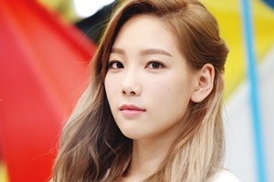 Ca nhạc - MTV - Taeyeon bị ngã tại lễ trao giải Seoul Music Awards