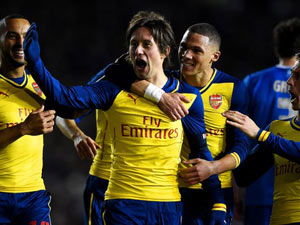 Bóng đá - Arsenal thắng nhọc nhằn, Wenger “mơ” vô địch