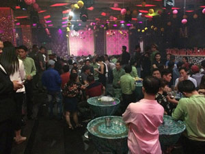 Pháp luật - TP HCM: Công an kiểm tra vũ trường, hơn 200 người bỏ chạy