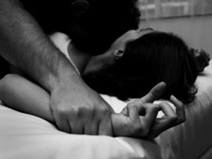 Pháp luật - Thiếu nữ bị phụ xe buýt cưỡng hiếp phải nhập viện