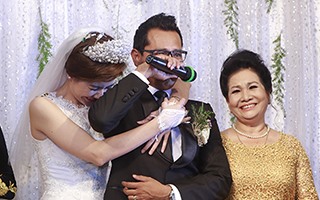 Huỳnh Đông khóc nức nở ngày cưới vợ