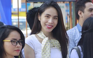 Ca nhạc - MTV - Clip Thủy Tiên về quê cùng sinh viên đón Tết