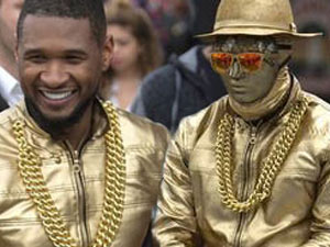 Ca nhạc - MTV - Ca sỹ da màu Usher biểu diễn “cực chất” trên đường phố