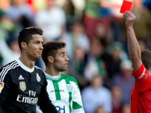 Bóng đá cười - Treo giò 2 trận, một tuần tới Ronaldo làm gì?