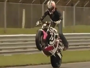 Tranh vui - Khi các “nữ quái xế” đam mê tốc độ