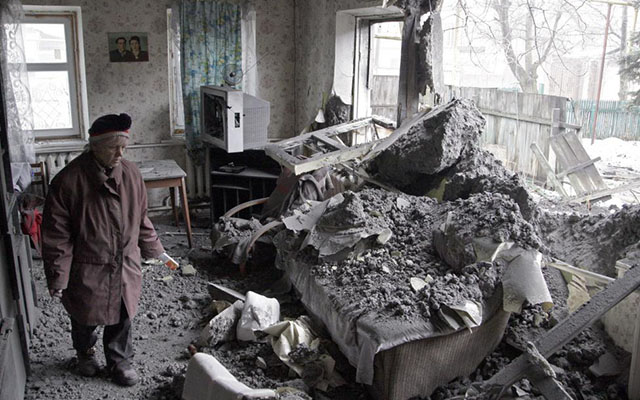 Ảnh: Donetsk tan hoang trong mưa bom bão đạn