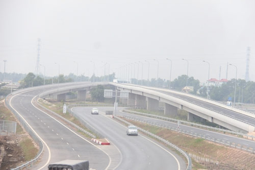 Tin tức trong ngày - Lạ: Xe CSGT dẫn nông dân đi xem cao tốc đẹp nhất VN