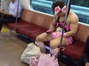 Cười 24h - Thời trang "độc" của những người "quái dị"