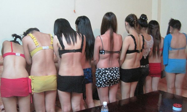 Pháp luật - Nở rộ “thực đơn chân dài” ở nhà hàng dịp cuối năm