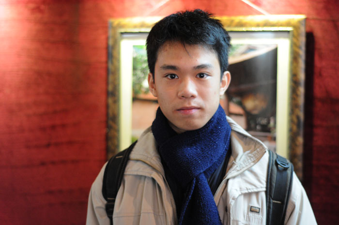 Tin tức trong ngày - 18 tuổi trở thành “ông đồ” trẻ nhất VN qua vòng sát hạch