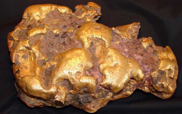 Tin tức Việt Nam - Nông dân TQ bất ngờ nhặt được cục vàng nặng gần 8kg