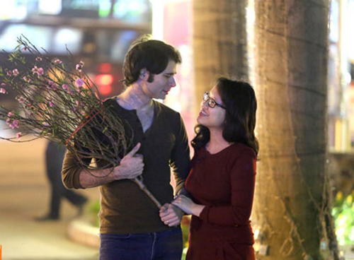 Tin tức trong ngày - Thầy giáo Tây háo hức vì được chọn xông nhà bạn gái Việt