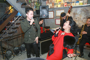 Ca nhạc - MTV - Thanh Lam, Tùng Dương “lên đồng” trong quán riêng