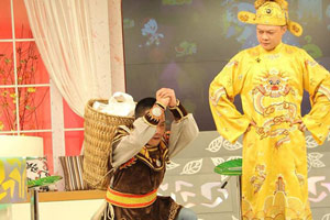 Phim - "Ngọc Hoàng, Thiên Lôi" hướng dẫn bóc bánh chưng