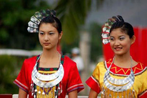 Tin tức trong ngày - Khám phá ngày lễ Tình yêu độc đáo của người Lê ở TQ