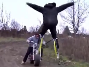 Ô tô - Xe máy - Những tai nạn mô tô "nhớ đời" năm 2014