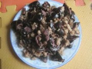 Ẩm thực - No căng bụng với trám đen nấu thịt