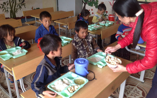 Giáo dục - du học - Hết lòng giúp trẻ vùng cao tới trường