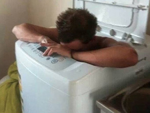 Cười 24h - "Bó tay" với những vụ mắc kẹt hài hước