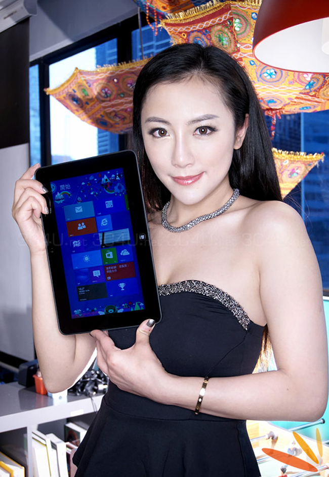 Thời trang Hi-tech - Vẻ đẹp sexy bên máy tính bảng Dell