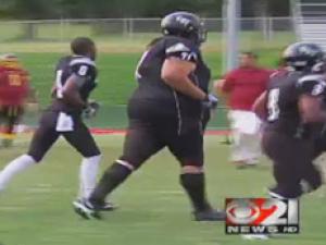 Thể thao - Choáng với cầu thủ cao 2m, nặng hơn 2 tạ