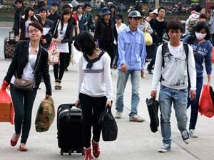 Bạn trẻ - Cuộc sống - Sinh viên sợ hãi trên chuyến xe về Tết