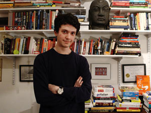 Bạn trẻ - Cuộc sống - Chàng trai 18 tuổi thành thạo 23 thứ tiếng