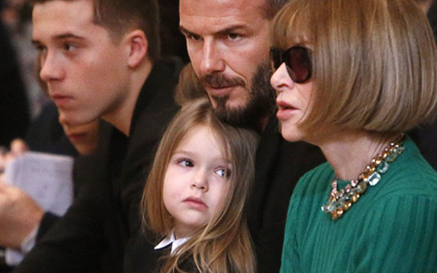 Con gái David Beckham đáng yêu trên hàng VIP