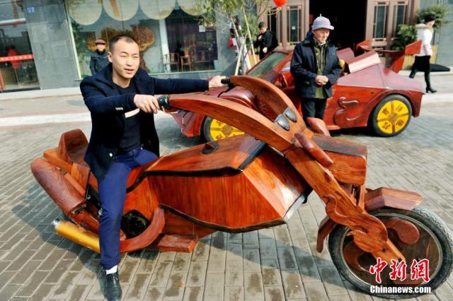 Ô tô - Xe máy - Độc đáo chiếc mô tô bằng gỗ tự chế