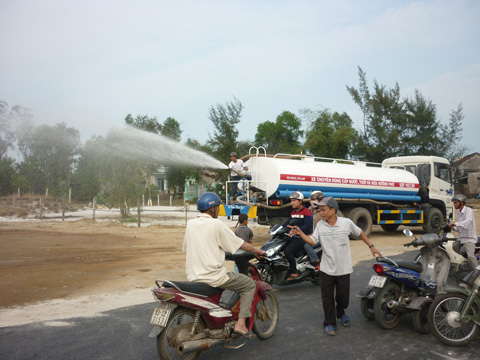 Làm đường vào nơi an táng ông Bá Thanh trong 2 ngày