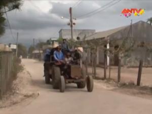 Video An ninh - Hiểm họa khôn lường khi xe công nông chở người