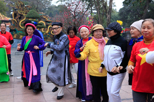 Tin tức trong ngày - Ngày Tết nên cười nhiều để gặp may cả năm