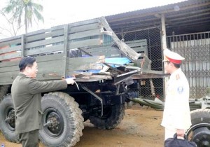 Tin tức trong ngày - Va chạm xe quân sự, 5 người thương vong