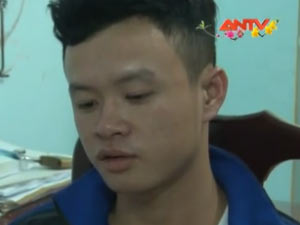 Video An ninh - Được vận động, đối tượng truy nã nguy hiểm ra đầu thú