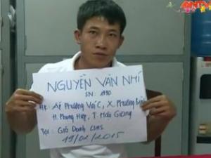 Video An ninh - Giả danh cảnh sát, kiểm tra giấy tờ người đi đường