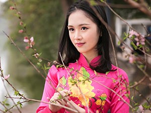 Bạn trẻ - Cuộc sống - Hoa khôi Tràng An đẹp như nàng xuân trên phố cổ Hà Nội