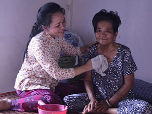 Tin tức trong ngày - Tết đặc biệt của bà lão từ "cõi chết" trở về