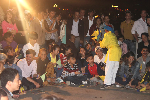 Tin tức trong ngày - Du khách đổ xô về Hội An chơi bài chòi dịp Tết