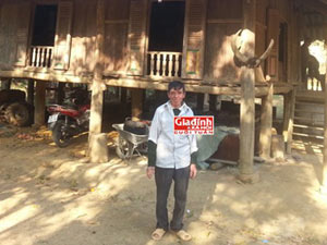 Tin tức trong ngày - Hành trình trở lại của "người rừng" 40 năm sống ở hang đá