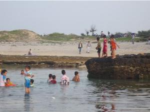 Tin tức trong ngày - Quảng Ngãi: Tắm biển đầu năm, ba học sinh chết đuối