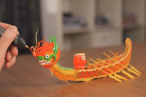 Video clip chuyện lạ - Video: Chiếc bút “thần kỳ” tạo đồ vật độc đáo