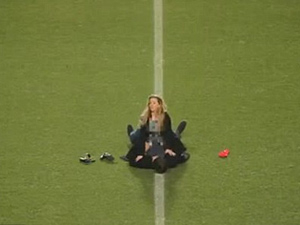 Bóng đá - Dàn dựng màn “mây mưa” để PR cho đội bóng