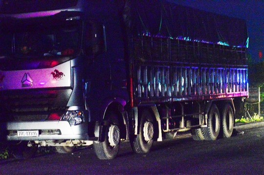 Tin tức trong ngày - Bị 2 xe cán qua, một nhân viên y tế chết tại chỗ