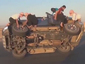 Cười 24h - Video clip: Cách mà các dân chơi Ả Rập thay lốp xe