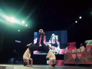 Bóng đá - Màn phối hợp biểu diễn tâng bóng đỉnh cao