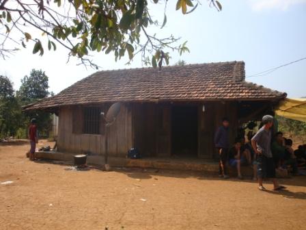 Pháp luật - Mâu thuẫn với vợ, chồng tự đâm thủng tim tử vong