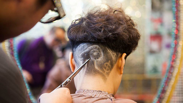 Bạn trẻ - Cuộc sống - Thợ tóc nổi tiếng với tài cắt kiểu hình con dê