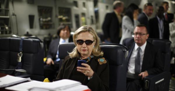 Tin tức trong ngày - Bà Hillary Clinton âm thầm phạm luật suốt 4 năm?