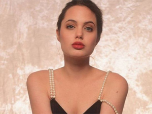 Tiếp tục lộ ảnh khêu gợi tuổi 16 của Angelina Jolie